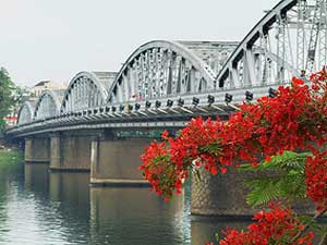 Truong Tien Bridge