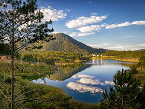 Tuyen Lam Lake