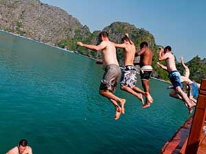 activities in Halong Bay