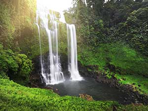 reasons to visit Laos